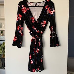 H&M Velvet Wrap Dress 🌷 New without tags!